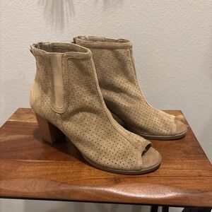 NEW Big Buddha Taupe Cut-Out Peep Toe Wedges Sandals High Heel Shoes Size 9